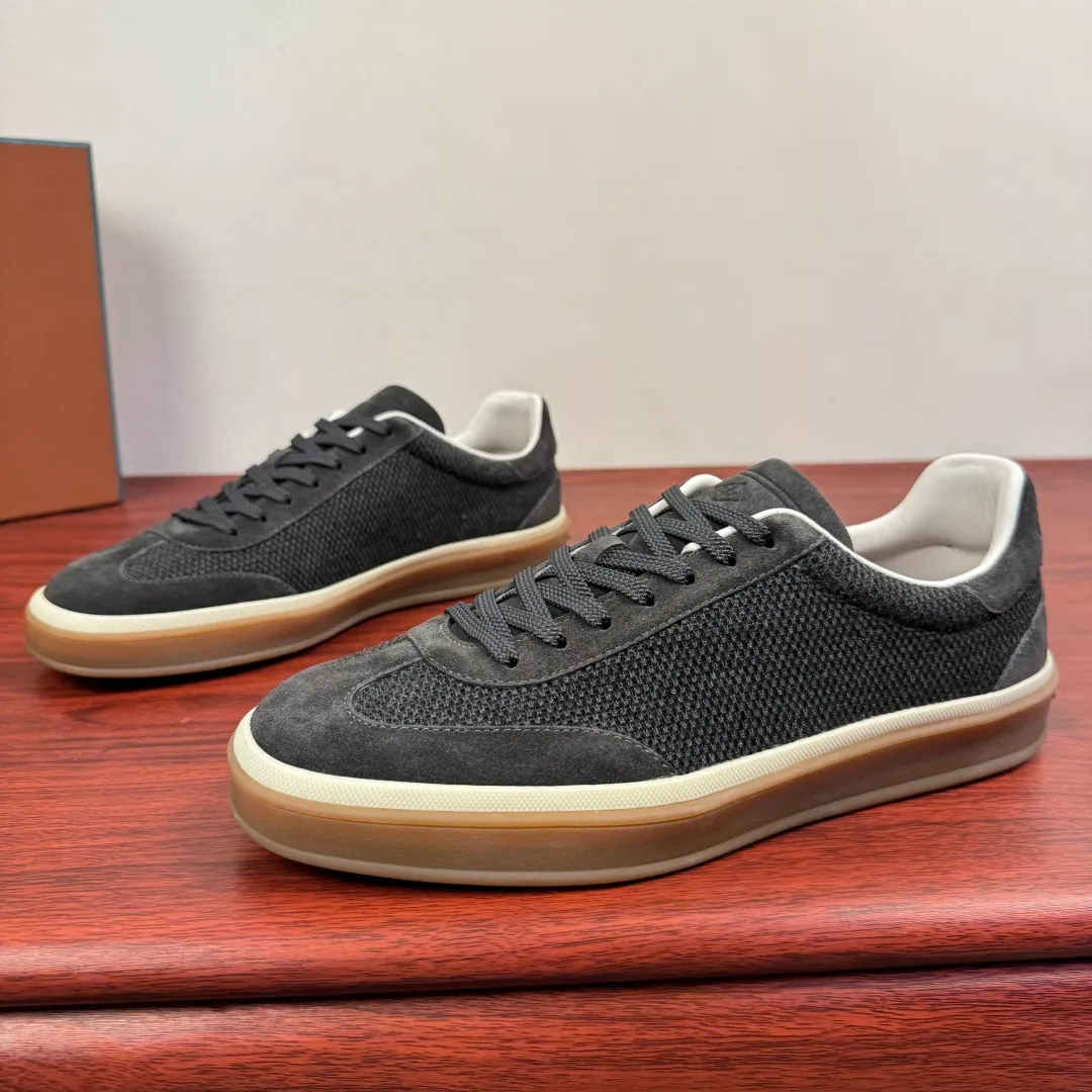 Batch 740 Loro Piana Tennis Walk men's moral training sneakers! These new textured leather tennis shoes feature an ultra-low-top design for year-round wear and are water-resistant. The wrapped sole creates an effortlessly attractive color combination that harmoniously blends functionality with understated style. The ideal footwear option for urban dressing. The heel is decorated with a soft calfskin tongue with Kummel color inserts and an embossed LP logo. Cotton shoelaces. Material: Upper: Gray woven stitching with cowhide accents! Sole: Rubber lining: Cow leather original rubber sole, excellent foot comfort, complete package! Size: 39-40-41-42-43-44 leather shoe size (can be customized to 38.4546) Item number: FAM1316 dark gray